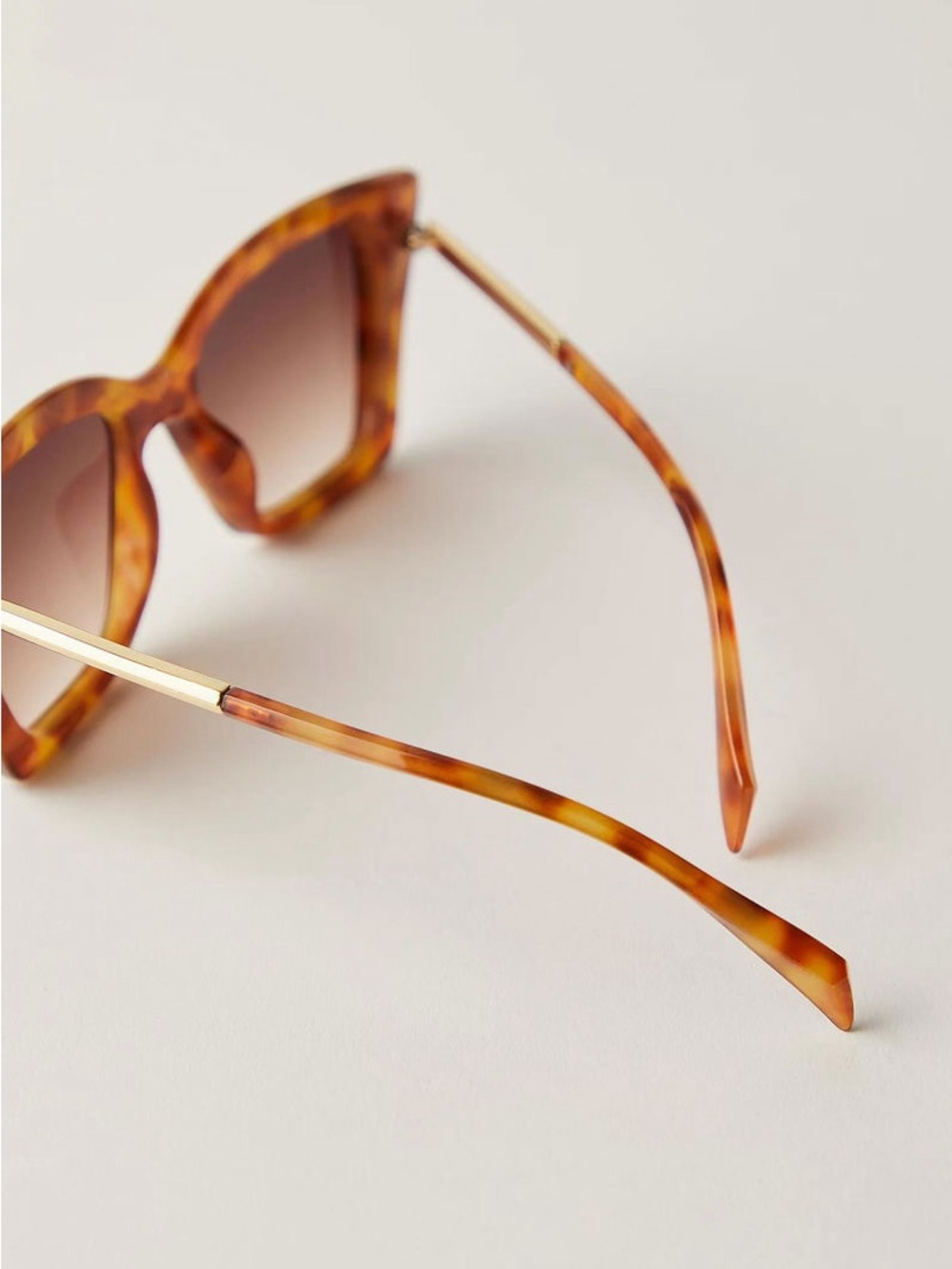 Free People Milano Oversized Cat-Eye Tortoiseshell Sunglasses Brown Lenses - Picture 5 of 5